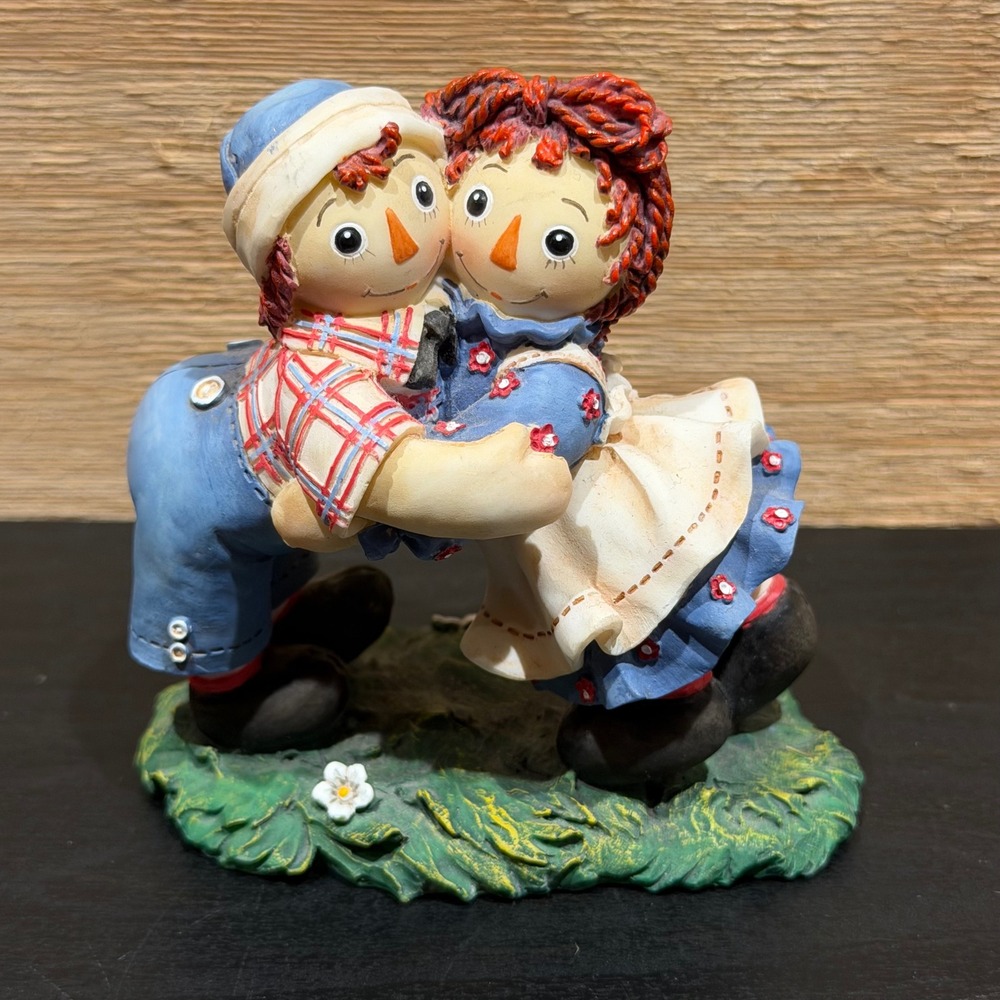 Enesco Raggedy Ann & Andy Heartfelt Hugs Make Happy Friends Figurine 640492
